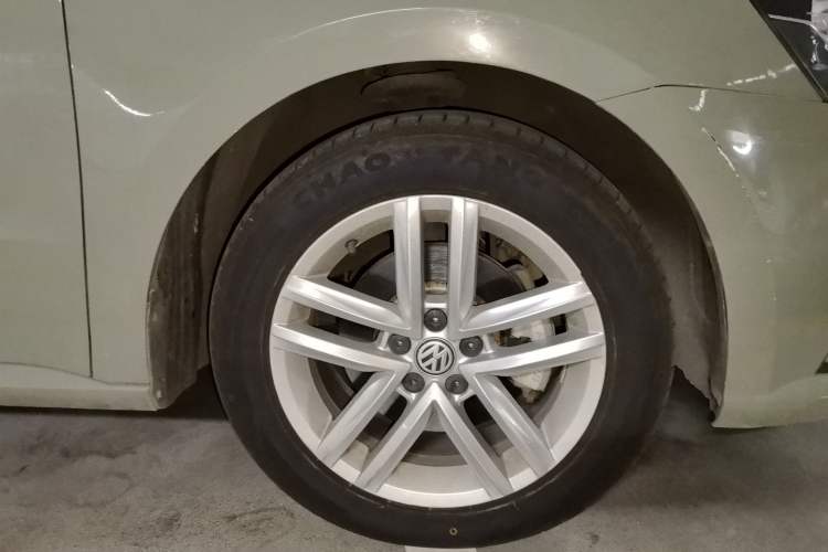 Used Volkswagen Gran Lavida 2017 180TSI DSG Comfort Edition Right Front Wheel Hub