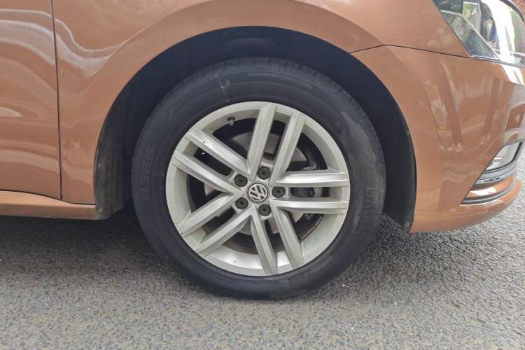 Used Volkswagen Gran Lavida 2017 180TSI DSG Comfort Edition Right Front Wheel Hub
