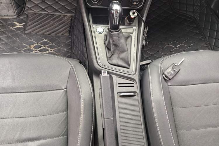 Used Volkswagen Gran Lavida 2017 180TSI DSG Comfort Edition Gear Lever