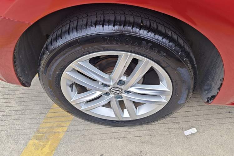 Used Volkswagen Gran Lavida 2017 180TSI DSG Comfort Edition Right Rear Wheel Hub