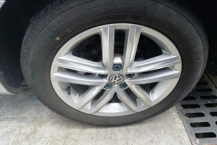 Used Volkswagen Gran Lavida 2017 180TSI DSG Comfort Edition Right Rear Wheel Hub