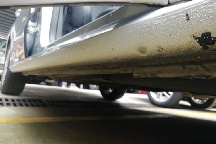 Used Volkswagen Gran Lavida 2017 180TSI DSG Comfort Edition Right Side Sill
