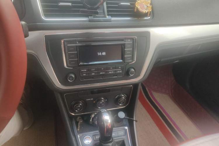 Used Volkswagen Gran Lavida 2017 180TSI DSG Comfort Edition Audio And AC Panel