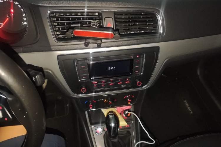 Used Volkswagen Gran Lavida 2017 230TSI DSG Comfort Edition Audio And AC Panel