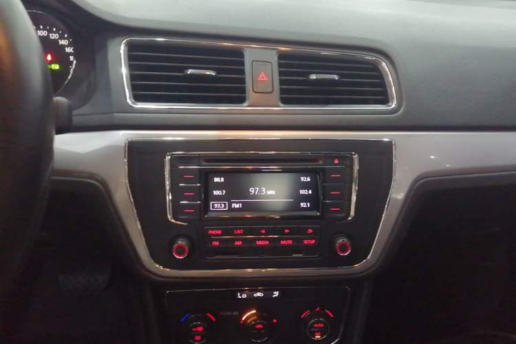 Used Volkswagen Gran Lavida 2017 230TSI DSG Comfort Edition Audio And AC Panel