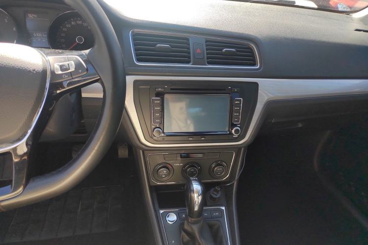 Used Volkswagen Gran Lavida 2017 180TSI DSG Comfort Edition Audio And AC Panel
