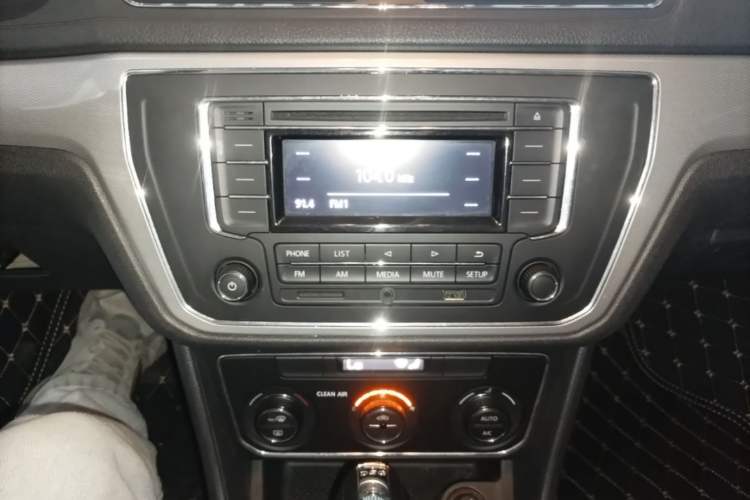 Used Volkswagen Gran Lavida 2017 180TSI DSG Comfort Edition Audio And AC Panel