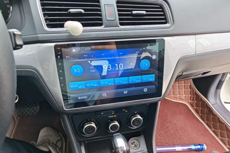 Used Volkswagen Gran Lavida 2017 1.6L Automatic Fashion Edition Audio And AC Panel