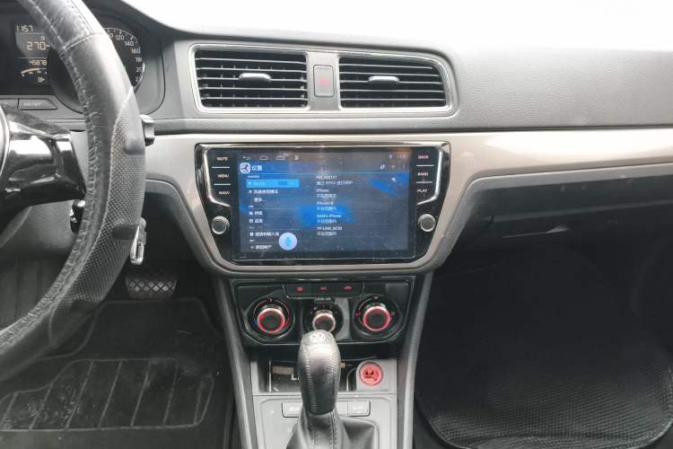 Used Volkswagen Gran Lavida 2017 1.6L Automatic Fashion Edition Audio And AC Panel