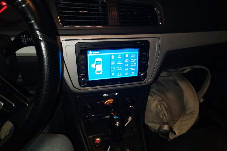Used Volkswagen Gran Lavida 2017 180TSI DSG Comfort Edition Audio And AC Panel