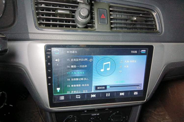 Used Volkswagen Gran Lavida 2017 1.6L Manual Fashion Edition Audio And AC Panel