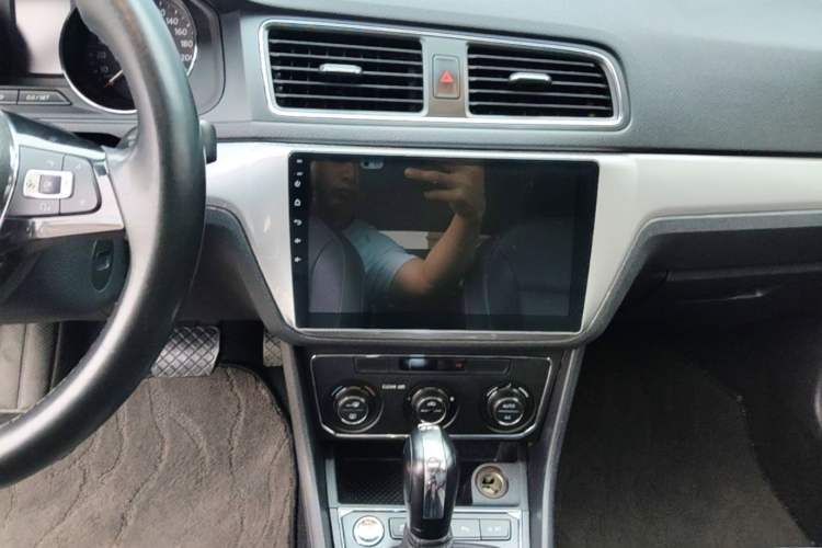 Used Volkswagen Gran Lavida 2017 230TSI DSG Comfort Edition Audio And AC Panel
