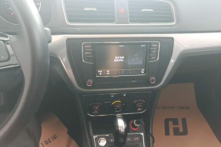 Used Volkswagen Gran Lavida 2017 230TSI DSG Comfort Edition Audio And AC Panel