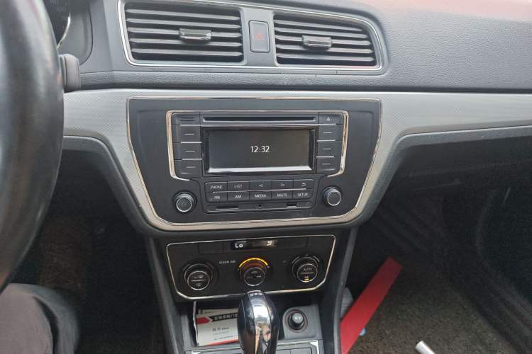 Used Volkswagen Gran Lavida 2017 180TSI DSG Comfort Edition Audio And AC Panel