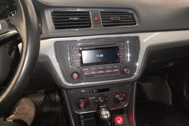 Used Volkswagen Gran Lavida 2017 230TSI DSG Comfort Edition Audio And AC Panel