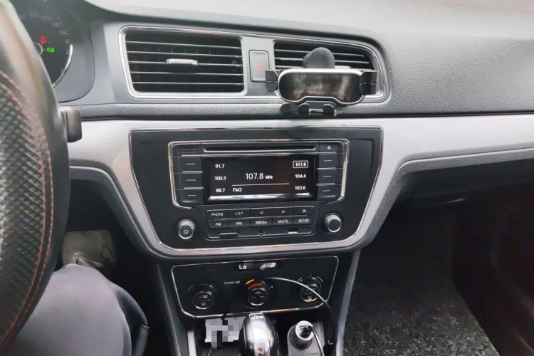 Used Volkswagen Gran Lavida 2017 180TSI DSG Comfort Edition Audio And AC Panel
