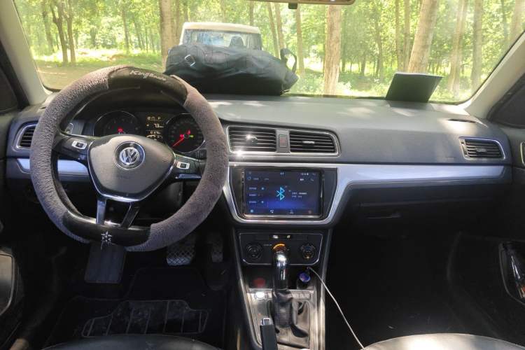 Used Volkswagen Gran Lavida 2017 180TSI DSG Comfort Edition Center Console