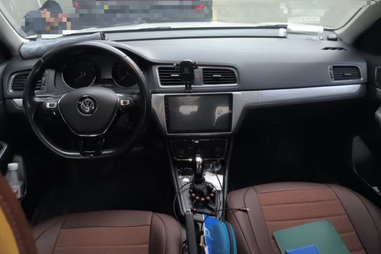 Used Volkswagen Gran Lavida 2017 180TSI DSG Comfort Edition Center Console
