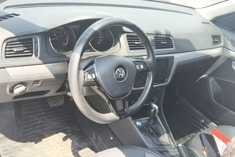 Used Volkswagen Gran Lavida 2017 180TSI DSG Comfort Edition Center Console