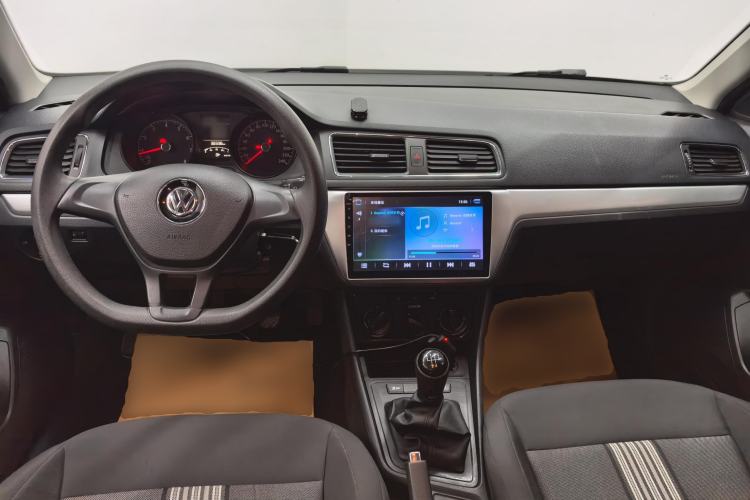Used Volkswagen Gran Lavida 2017 1.6L Manual Fashion Edition Center Console