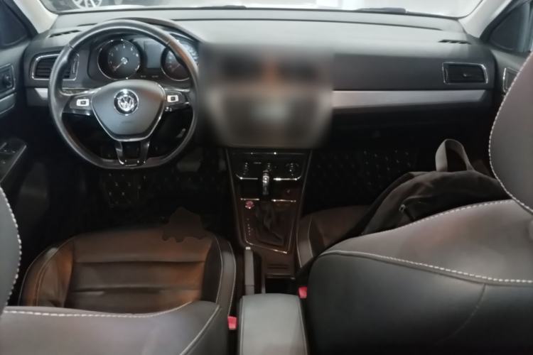 Used Volkswagen Gran Lavida 2017 180TSI DSG Comfort Edition Center Console