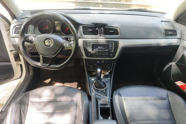 Used Volkswagen Gran Lavida 2017 180TSI DSG Comfort Edition Center Console