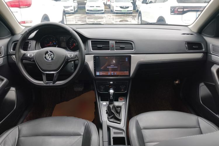 Used Volkswagen Gran Lavida 2017 180TSI DSG Comfort Edition Center Console