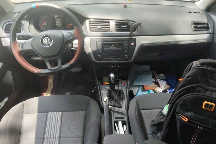 Used Volkswagen Gran Lavida 2017 1.6L Automatic Fashion Edition Center Console