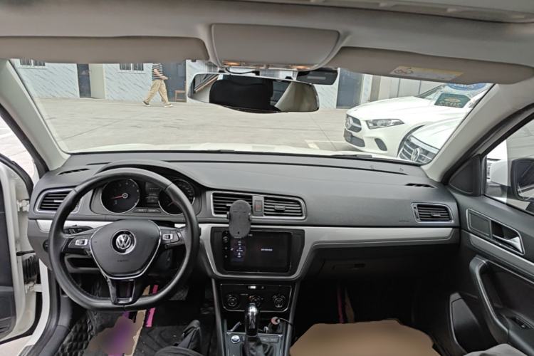 Used Volkswagen Gran Lavida 2017 180TSI DSG Comfort Edition Center Console