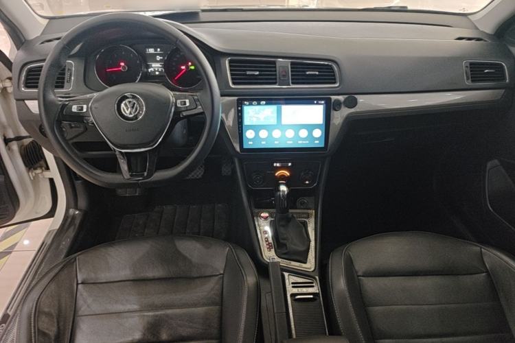 Used Volkswagen Gran Lavida 2017 180TSI DSG Comfort Edition Center Console