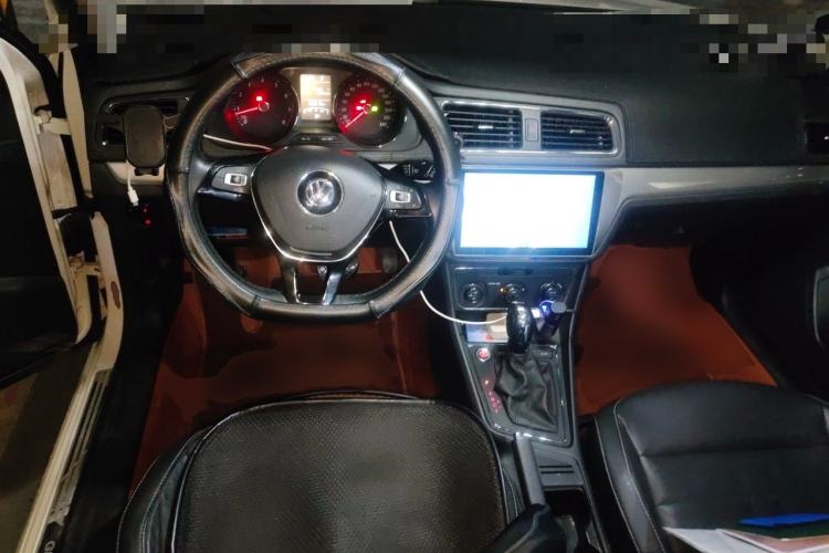 Used Volkswagen Gran Lavida 2017 180TSI DSG Comfort Edition Center Console