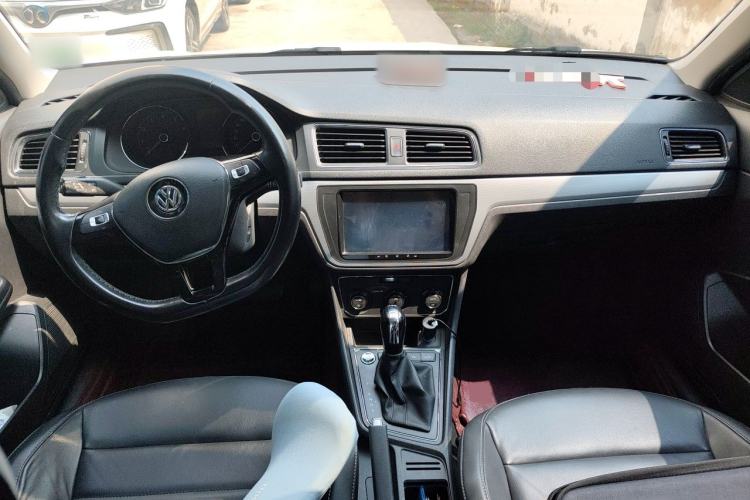 Used Volkswagen Gran Lavida 2017 180TSI DSG Comfort Edition Center Console