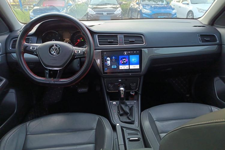 Used Volkswagen Gran Lavida 2017 180TSI DSG Comfort Edition Center Console