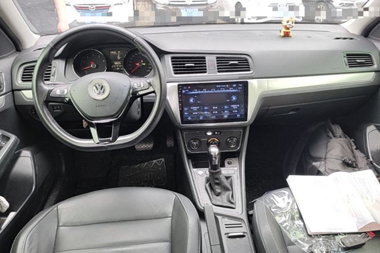 Used Volkswagen Gran Lavida 2017 180TSI DSG Comfort Edition Center Console