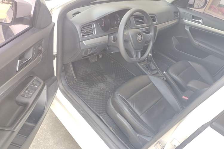 Used Volkswagen Gran Lavida 2017 1.6L Automatic Fashion Edition Driver Seat