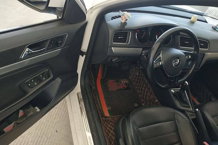 Used Volkswagen Gran Lavida 2017 1.6L Automatic Comfort Edition Driver Seat