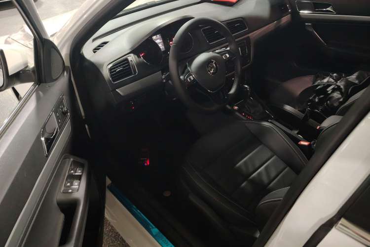Used Volkswagen Gran Lavida 2017 1.6L Automatic Comfort Edition Driver Seat