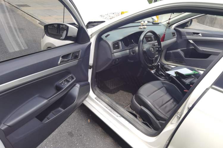 Used Volkswagen Gran Lavida 2017 180TSI DSG Comfort Edition Driver Seat