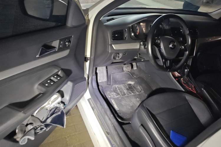 Used Volkswagen Gran Lavida 2017 1.6L Automatic Comfort Edition Driver Seat