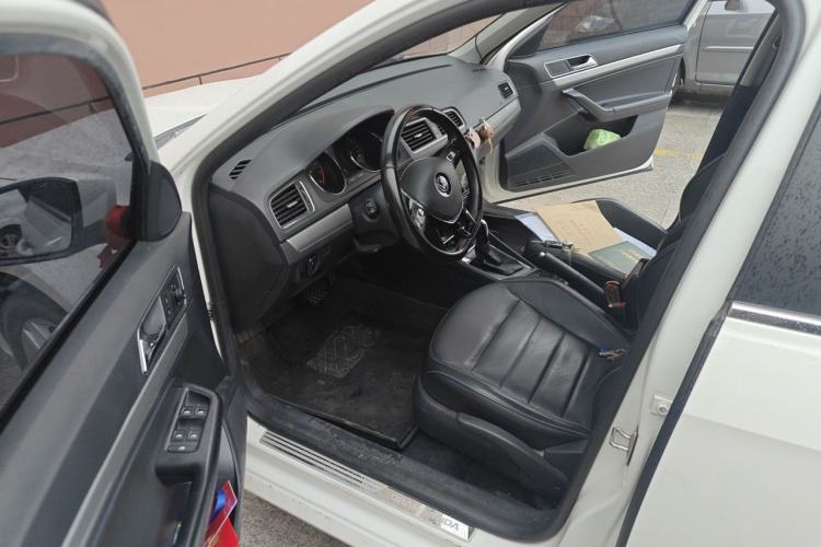 Used Volkswagen Gran Lavida 2017 1.6L Automatic Comfort Edition Driver Seat