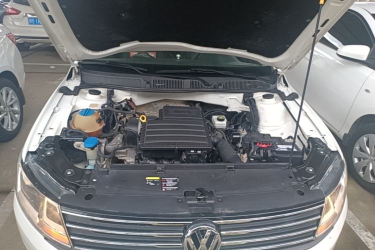 Used Volkswagen Gran Lavida 2017 1.6L Automatic Fashion Edition Engine Bay