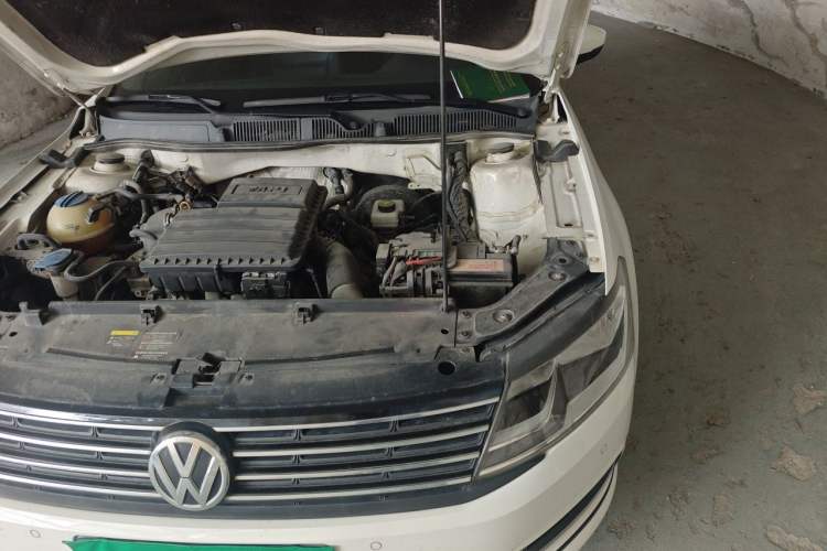 Used Volkswagen Gran Lavida 2017 1.6L Automatic Comfort Edition Engine Bay Left