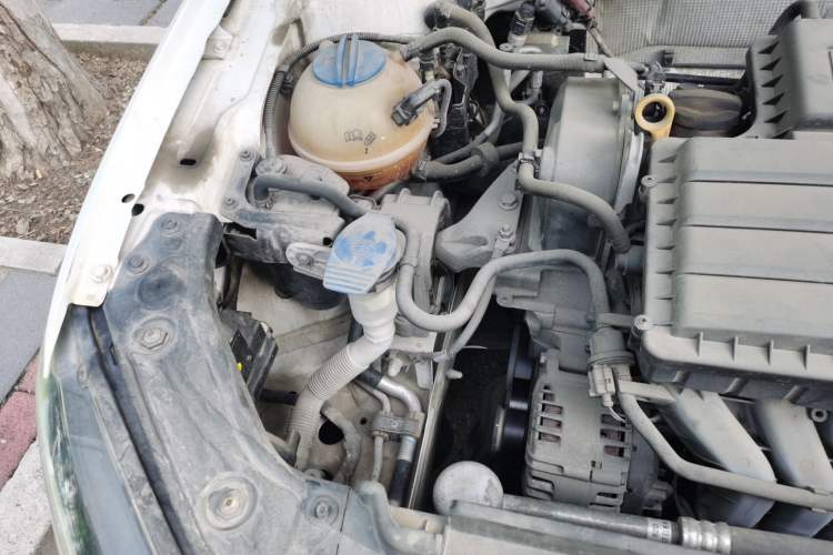 Used Volkswagen Gran Lavida 2017 1.6L Automatic Comfort Edition Engine Bay Right
