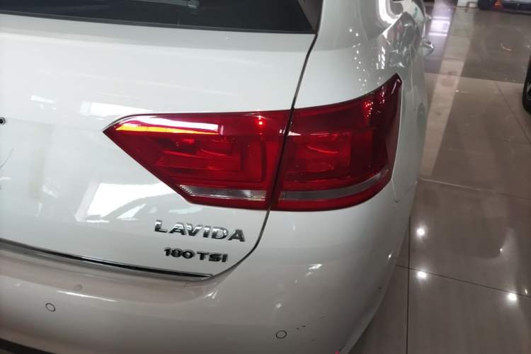 Used Volkswagen Gran Lavida 2017 180TSI DSG Comfort Edition Exterior 3