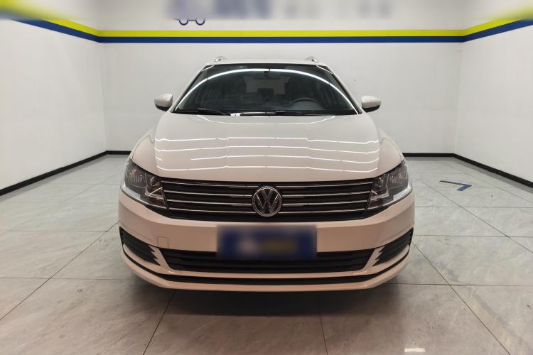 Used Volkswagen Gran Lavida 2017 1.6L Manual Fashion Edition Front