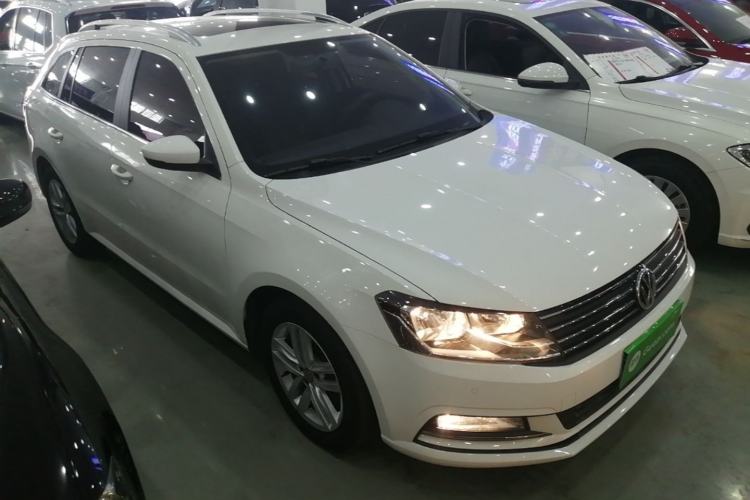Used Volkswagen Gran Lavida 2017 230TSI DSG Comfort Edition Front Right 45 Deg
