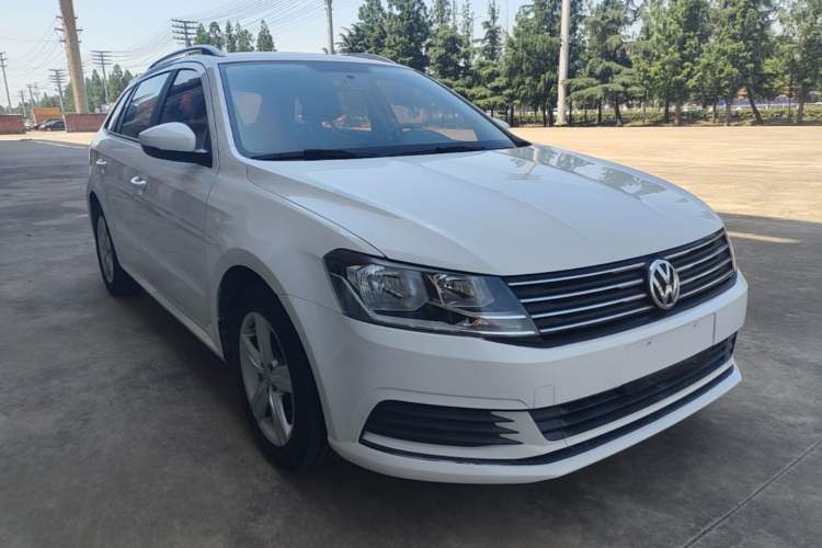 Used Volkswagen Gran Lavida 2017 1.6L Automatic Fashion Edition Front Right 45 Deg