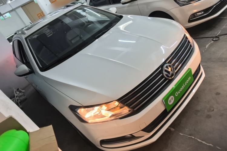 Used Volkswagen Gran Lavida 2017 230TSI DSG Comfort Edition Front Right 45 Deg