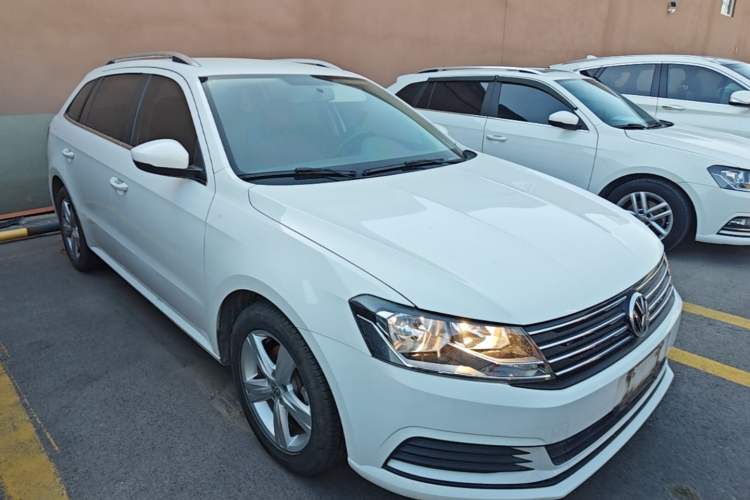 Used Volkswagen Gran Lavida 2017 1.6L Automatic Fashion Edition Front Right 45 Deg