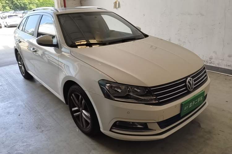 Used Volkswagen Gran Lavida 2017 230TSI DSG Comfort Edition Front Right 45 Deg